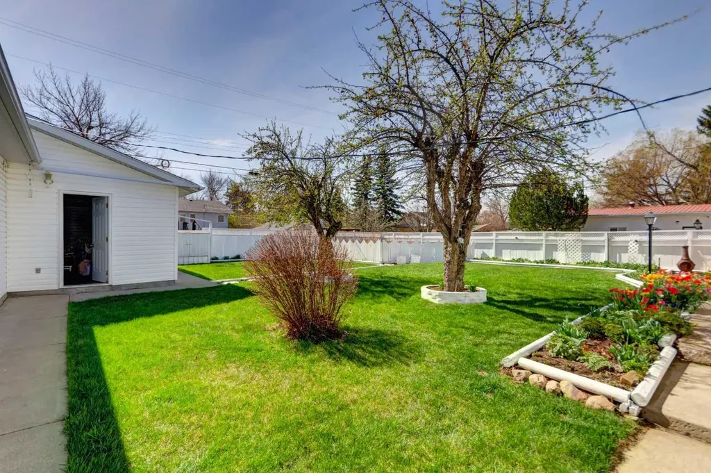 419 2 Street N Vulcan AB T0L 2B0