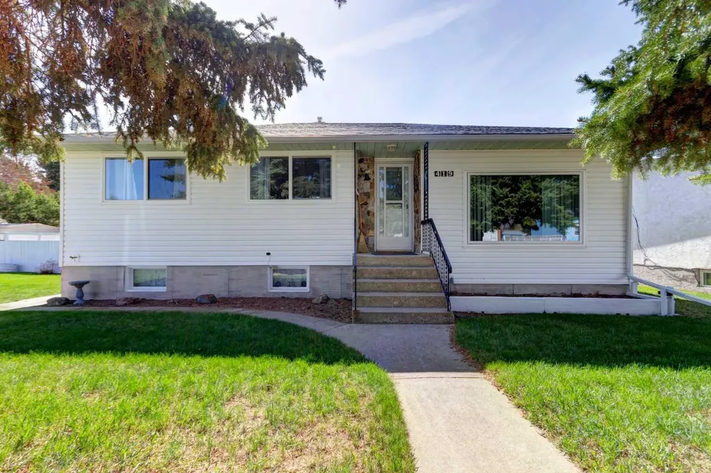 419 2 Street N Vulcan AB T0L 2B0