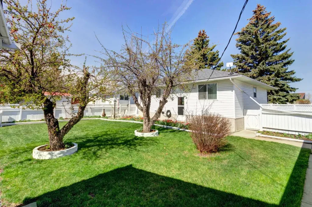 419 2 Street N Vulcan AB T0L 2B0