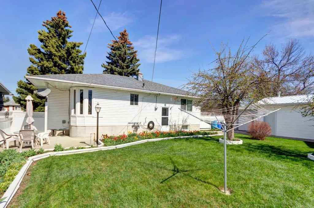 419 2 Street N Vulcan AB T0L 2B0