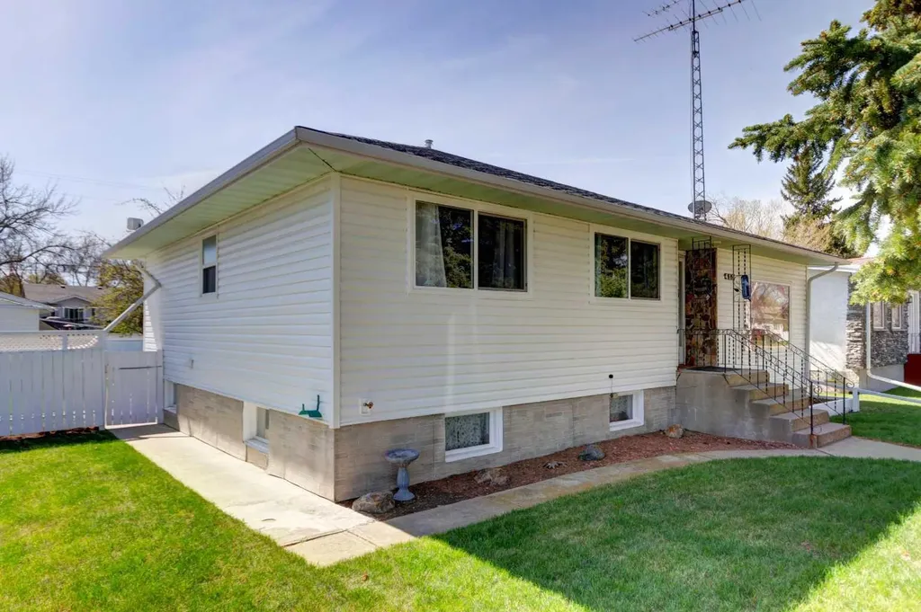 419 2 Street N Vulcan AB T0L 2B0