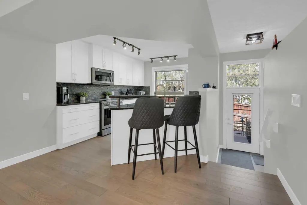 24 Aspen Hills Common SW Calgary AB T3H 0R7