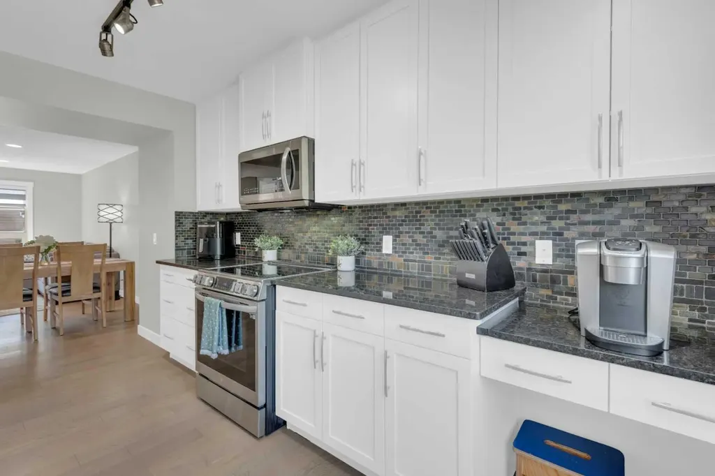 24 Aspen Hills Common SW Calgary AB T3H 0R7
