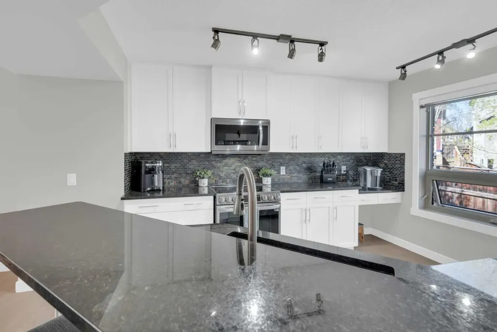 24 Aspen Hills Common SW Calgary AB T3H 0R7