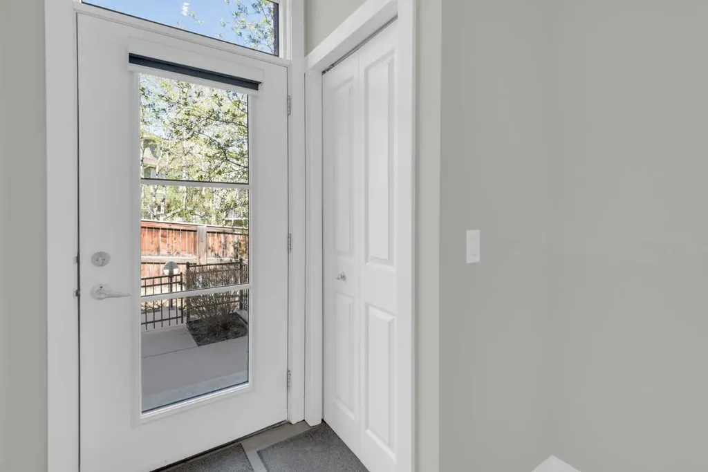 24 Aspen Hills Common SW Calgary AB T3H 0R7
