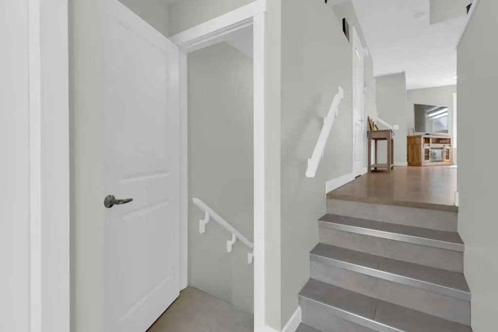 24 Aspen Hills Common SW Calgary AB T3H 0R7