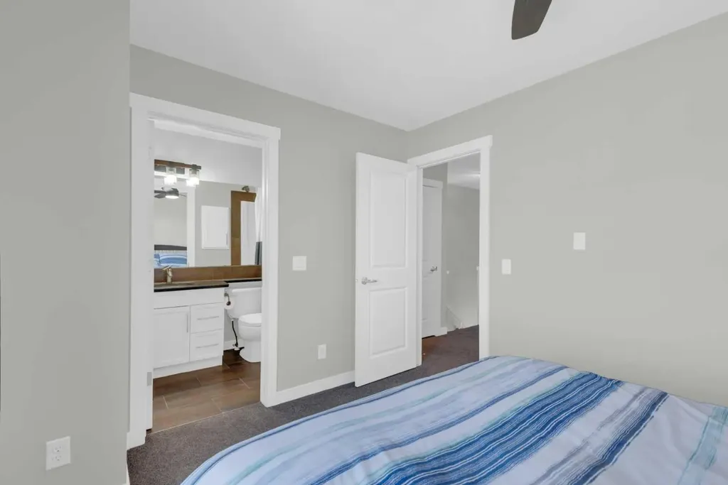 24 Aspen Hills Common SW Calgary AB T3H 0R7