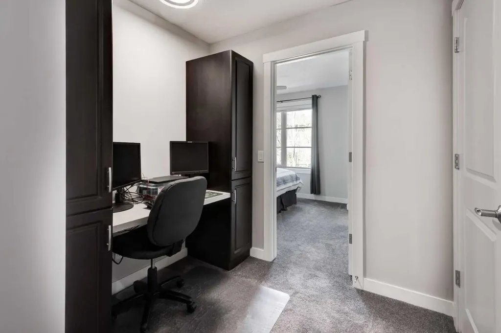 24 Aspen Hills Common SW Calgary AB T3H 0R7