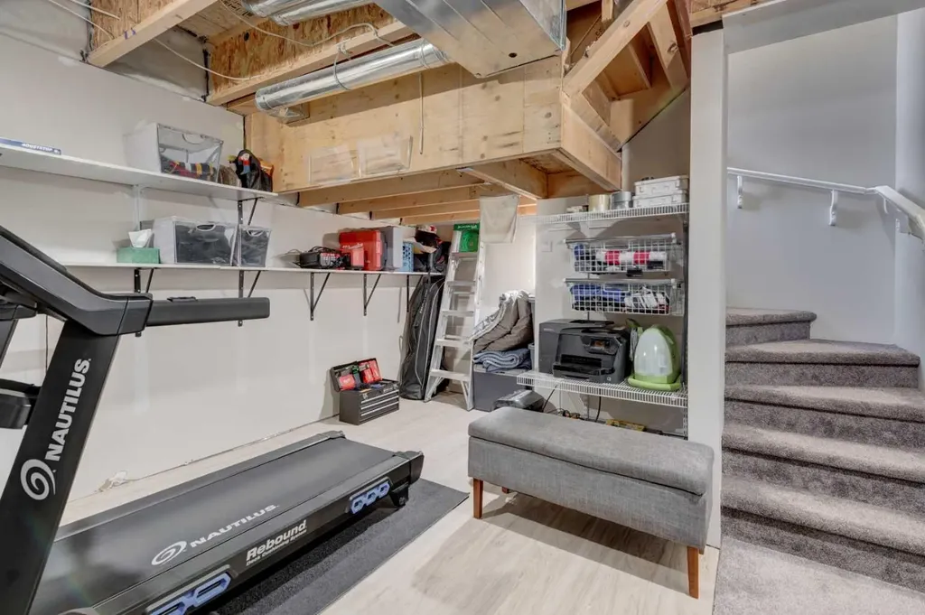 24 Aspen Hills Common SW Calgary AB T3H 0R7