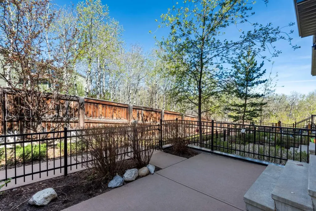 24 Aspen Hills Common SW Calgary AB T3H 0R7