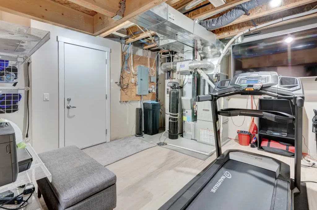 24 Aspen Hills Common SW Calgary AB T3H 0R7