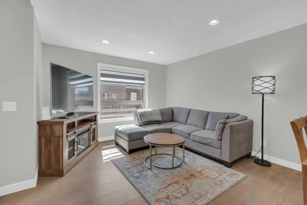 24 Aspen Hills Common SW Calgary AB T3H 0R7