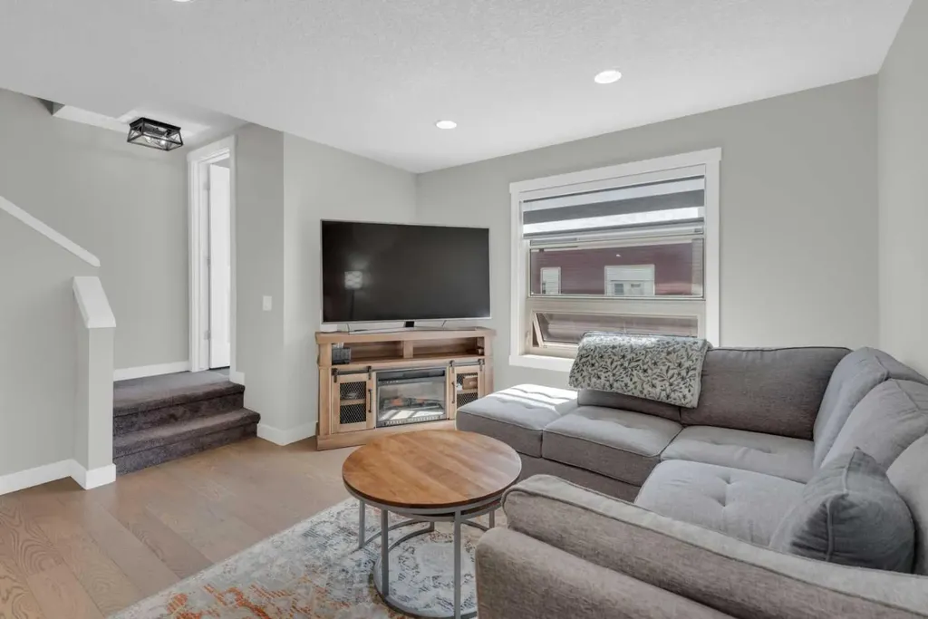 24 Aspen Hills Common SW Calgary AB T3H 0R7