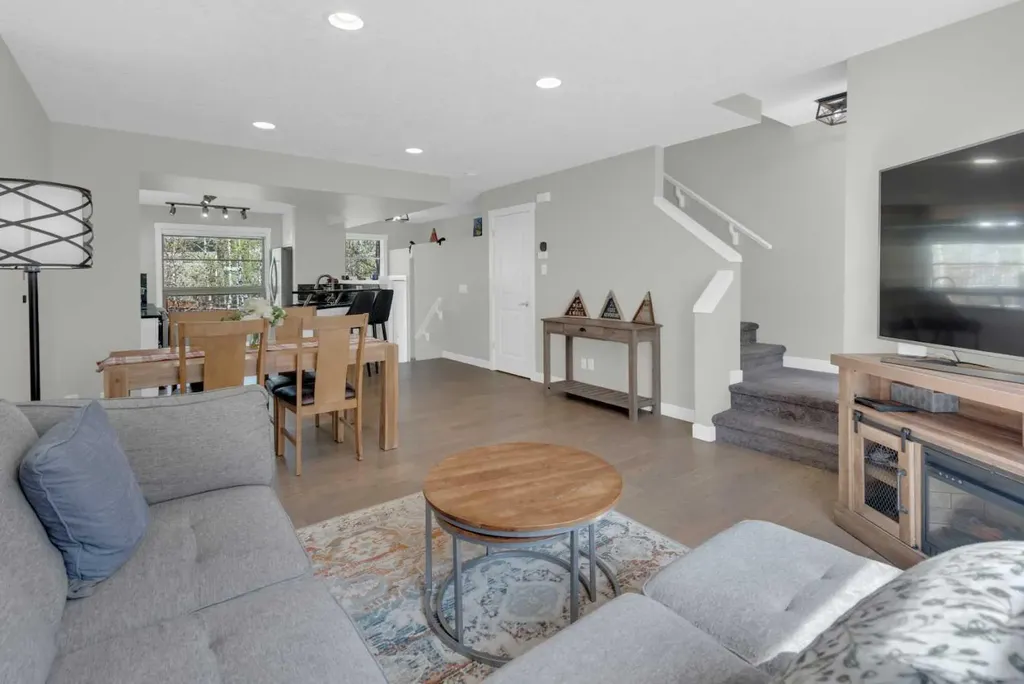 24 Aspen Hills Common SW Calgary AB T3H 0R7