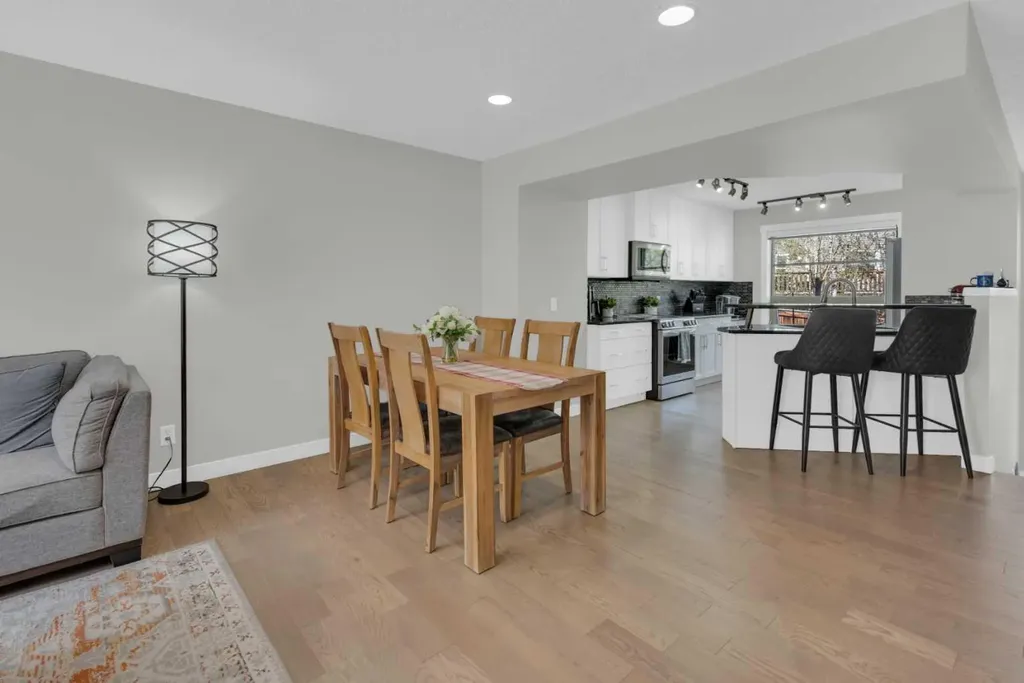 24 Aspen Hills Common SW Calgary AB T3H 0R7