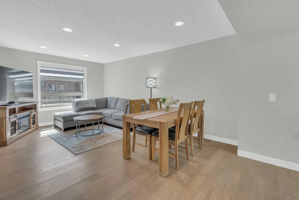 24 Aspen Hills Common SW Calgary AB T3H 0R7