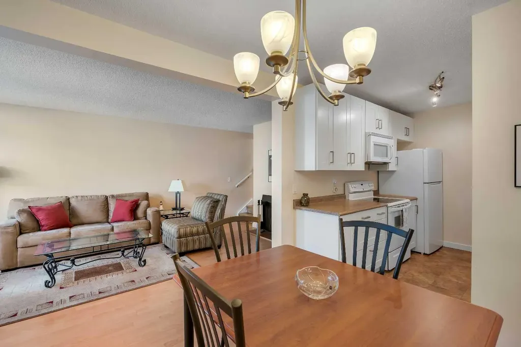 544 Blackthorn Road NE Calgary AB T2K 5J5