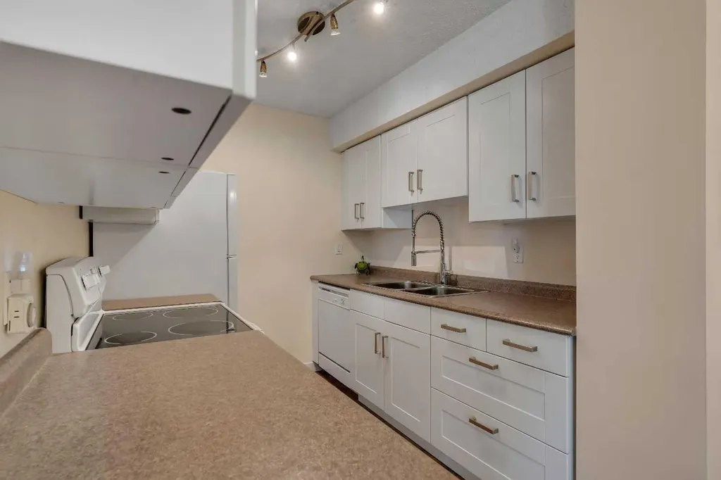 544 Blackthorn Road NE Calgary AB T2K 5J5