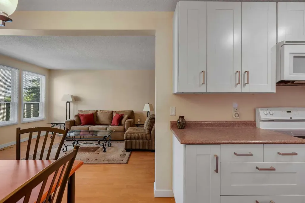 544 Blackthorn Road NE Calgary AB T2K 5J5