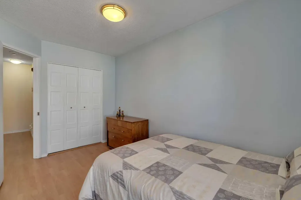 544 Blackthorn Road NE Calgary AB T2K 5J5
