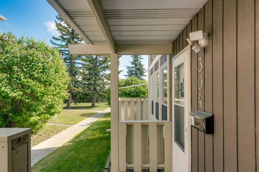 544 Blackthorn Road NE Calgary AB T2K 5J5