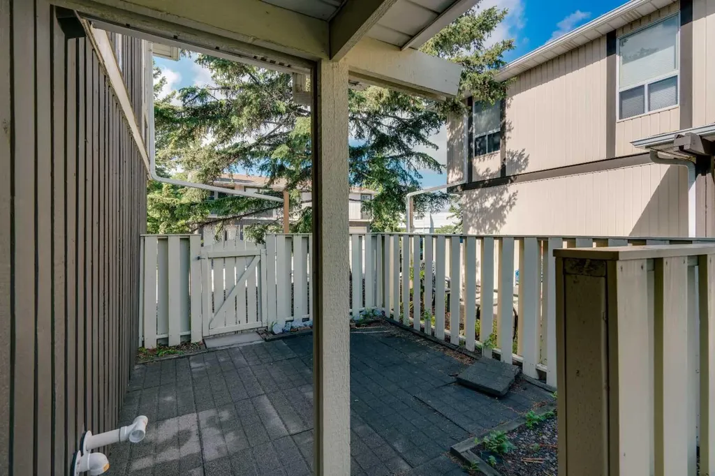 544 Blackthorn Road NE Calgary AB T2K 5J5