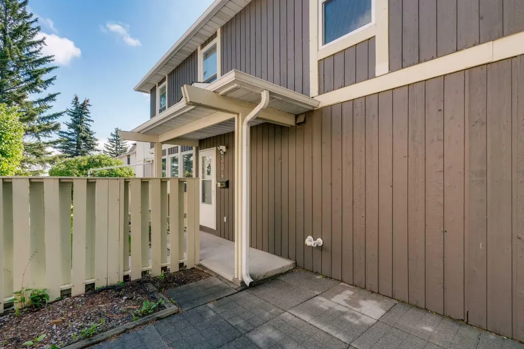 544 Blackthorn Road NE Calgary AB T2K 5J5