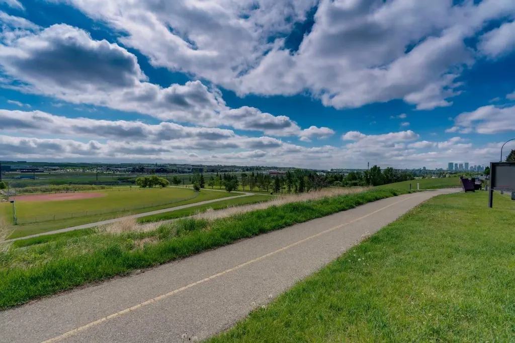 544 Blackthorn Road NE Calgary AB T2K 5J5