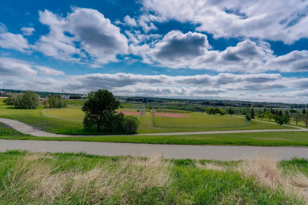 544 Blackthorn Road NE Calgary AB T2K 5J5