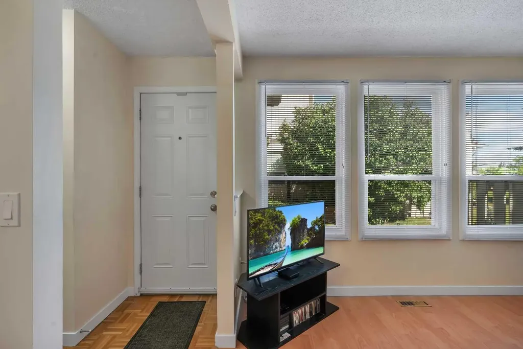 544 Blackthorn Road NE Calgary AB T2K 5J5