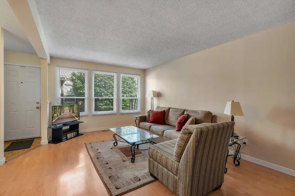 544 Blackthorn Road NE Calgary AB T2K 5J5