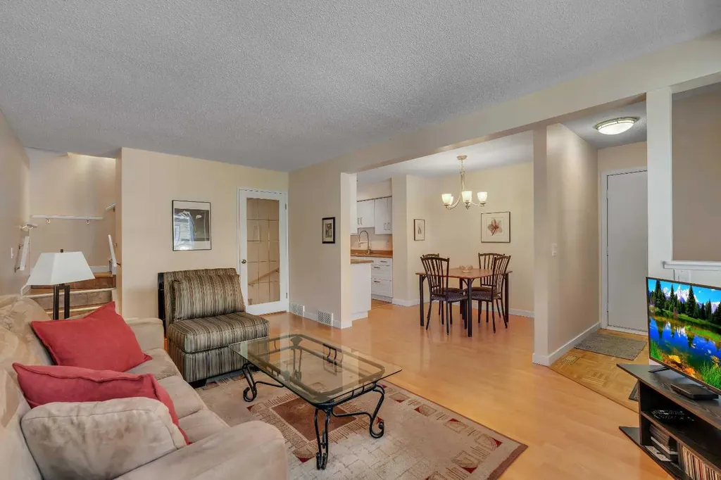544 Blackthorn Road NE Calgary AB T2K 5J5