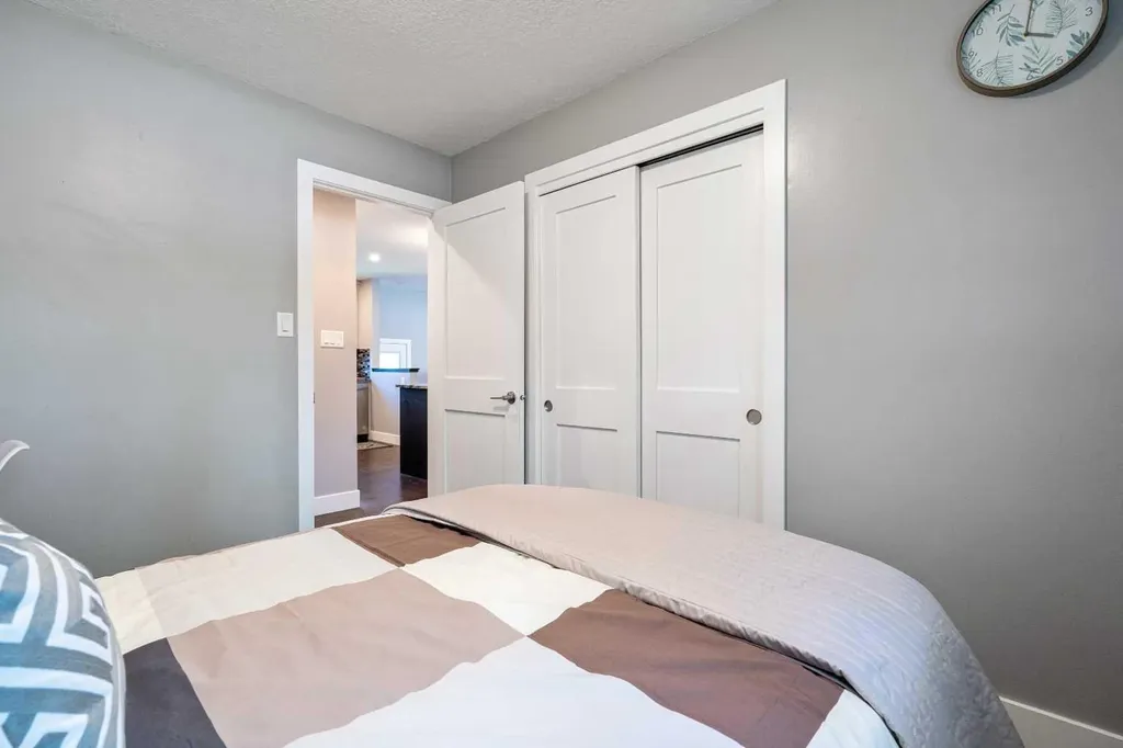 3912 40 Avenue NW Calgary AB T3A 0W9