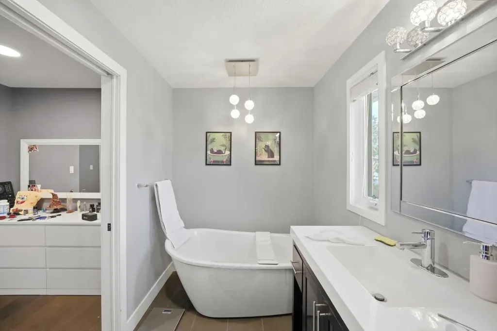 3912 40 Avenue NW Calgary AB T3A 0W9