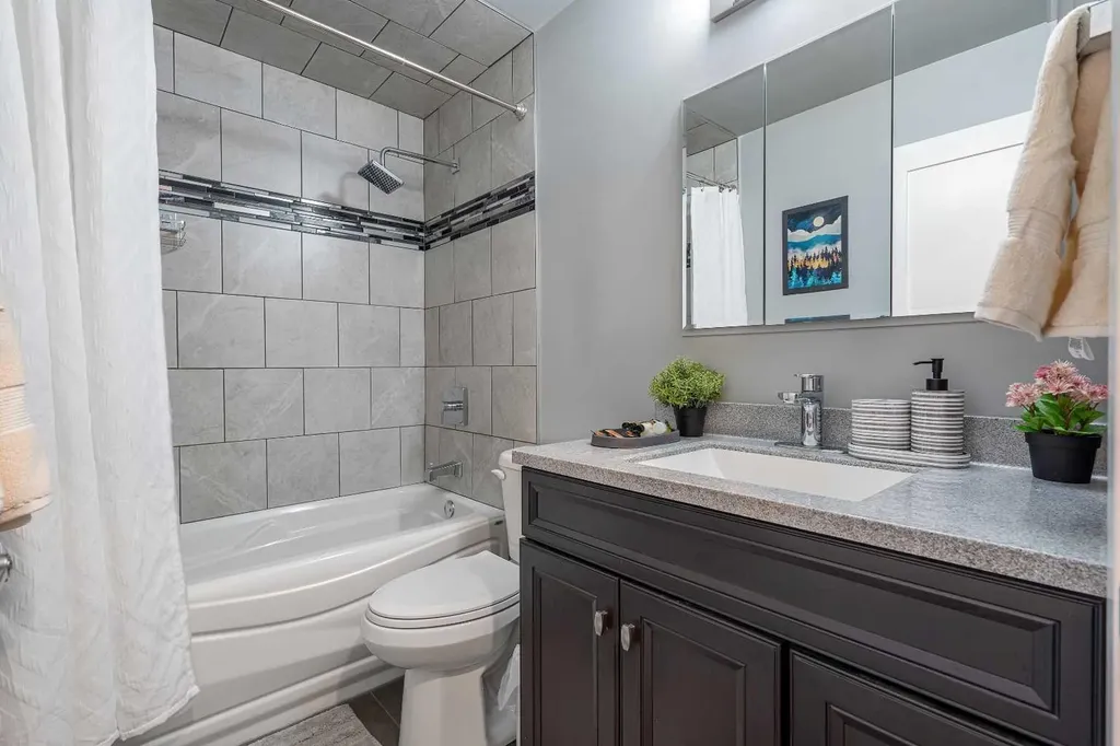 3912 40 Avenue NW Calgary AB T3A 0W9