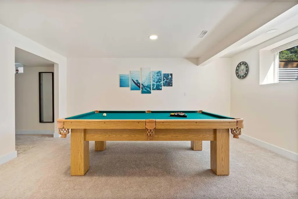 3912 40 Avenue NW Calgary AB T3A 0W9