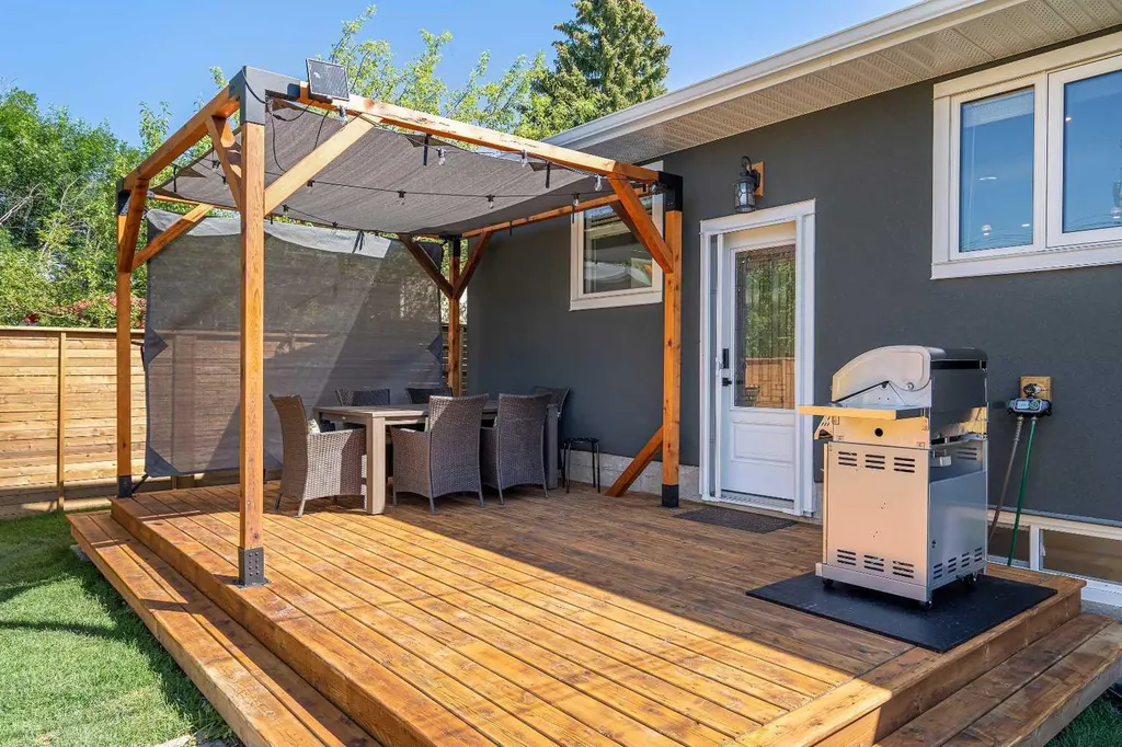 3912 40 Avenue NW Calgary AB T3A 0W9