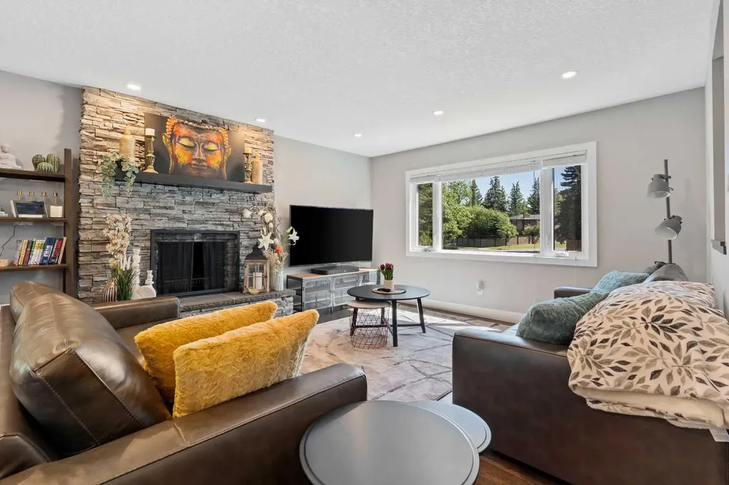 3912 40 Avenue NW Calgary AB T3A 0W9
