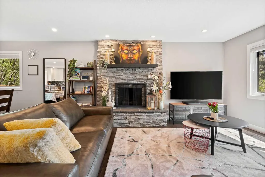 3912 40 Avenue NW Calgary AB T3A 0W9