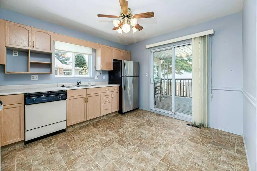 2816 Botterill Crescent Red Deer AB T4R 2H7