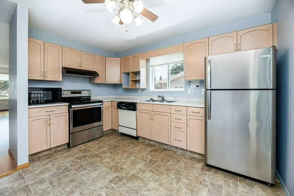 2816 Botterill Crescent Red Deer AB T4R 2H7