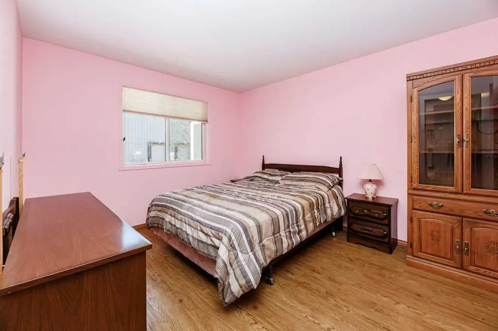 2816 Botterill Crescent Red Deer AB T4R 2H7