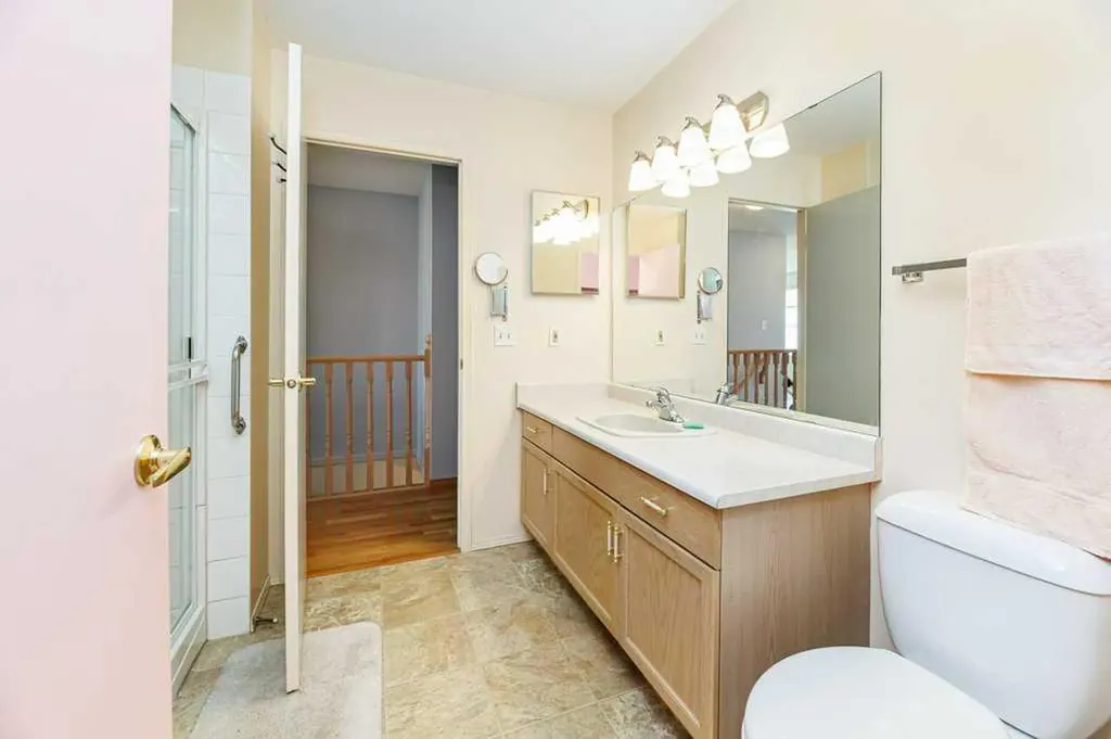 2816 Botterill Crescent Red Deer AB T4R 2H7