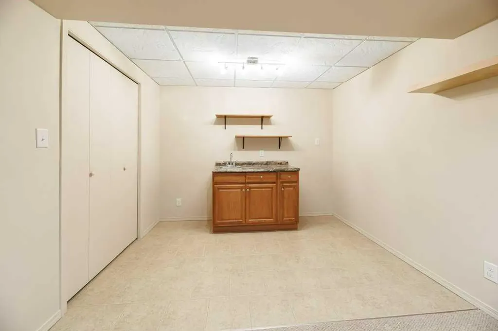 2816 Botterill Crescent Red Deer AB T4R 2H7