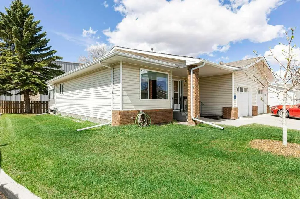 2816 Botterill Crescent Red Deer AB T4R 2H7