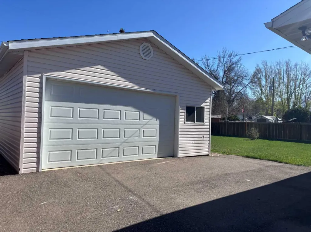 409 Centre Avenue NE Milk River AB T0K 1M0