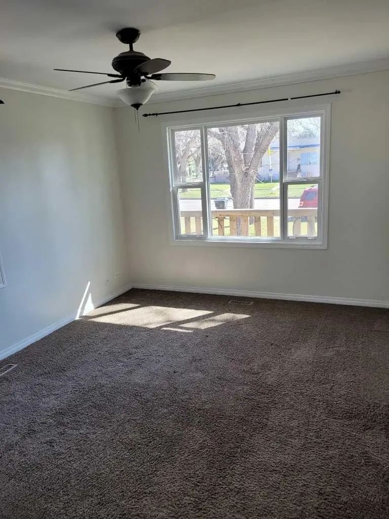 734 4 Street S Lethbridge AB T1J 2B1