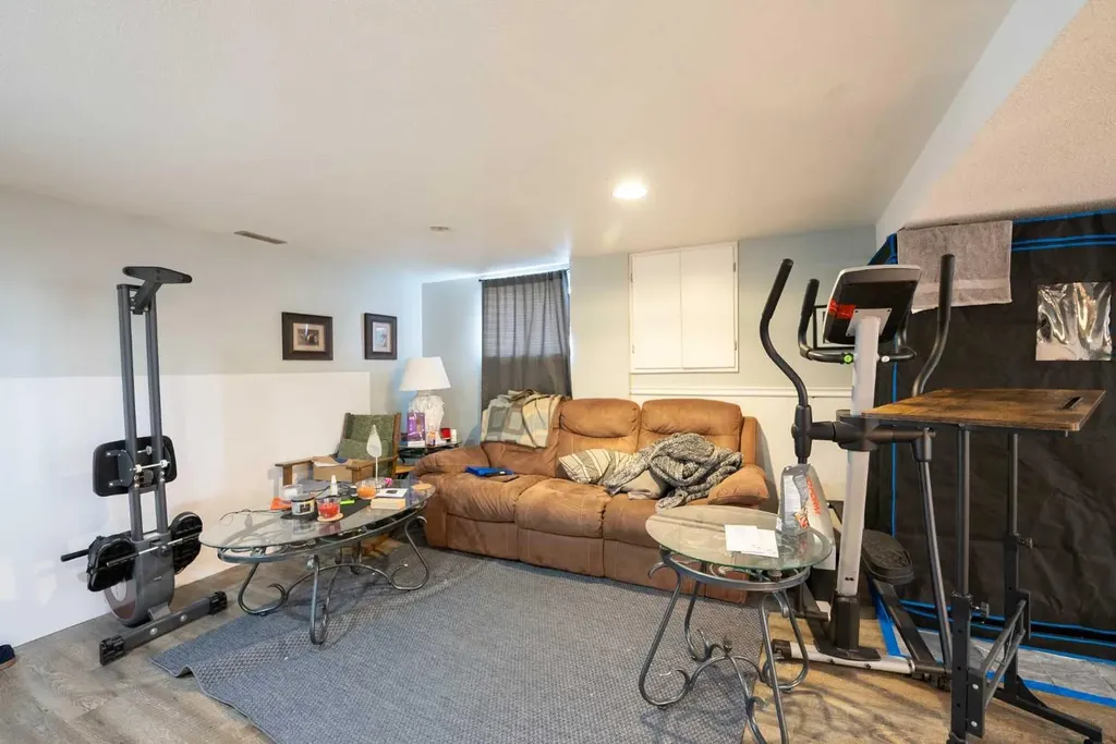 734 4 Street S Lethbridge AB T1J 2B1