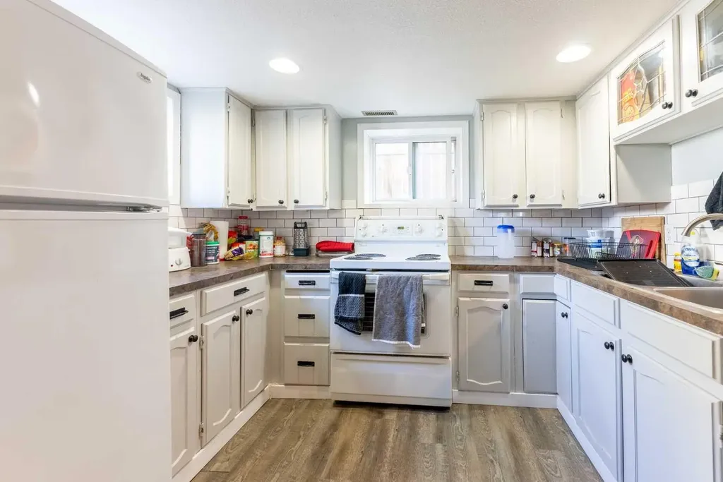 734 4 Street S Lethbridge AB T1J 2B1