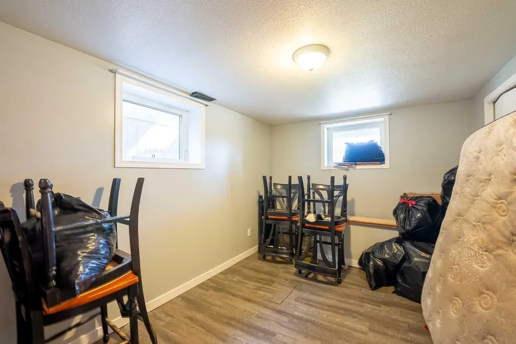 734 4 Street S Lethbridge AB T1J 2B1